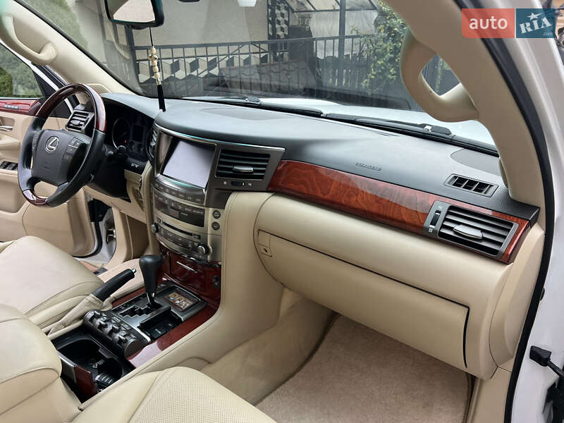 Внедорожник / Кроссовер Lexus LX 2008 в Черновцах