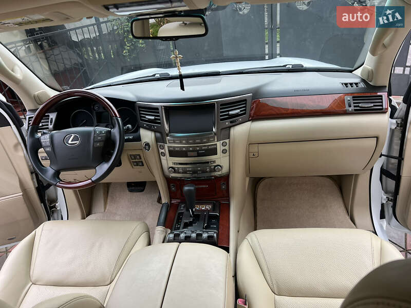 Внедорожник / Кроссовер Lexus LX 2008 в Черновцах