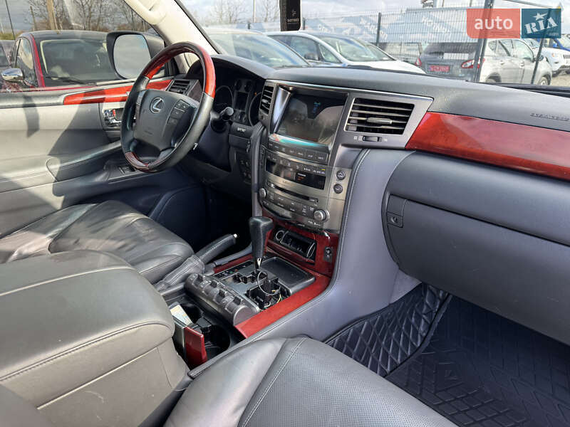 Позашляховик / Кросовер Lexus LX 2008 в Івано-Франківську