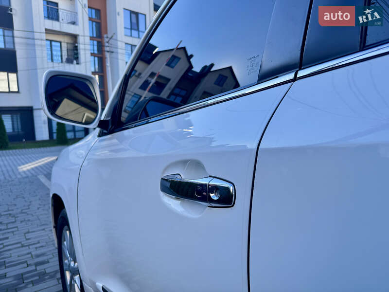Позашляховик / Кросовер Lexus LX 2008 в Чернівцях