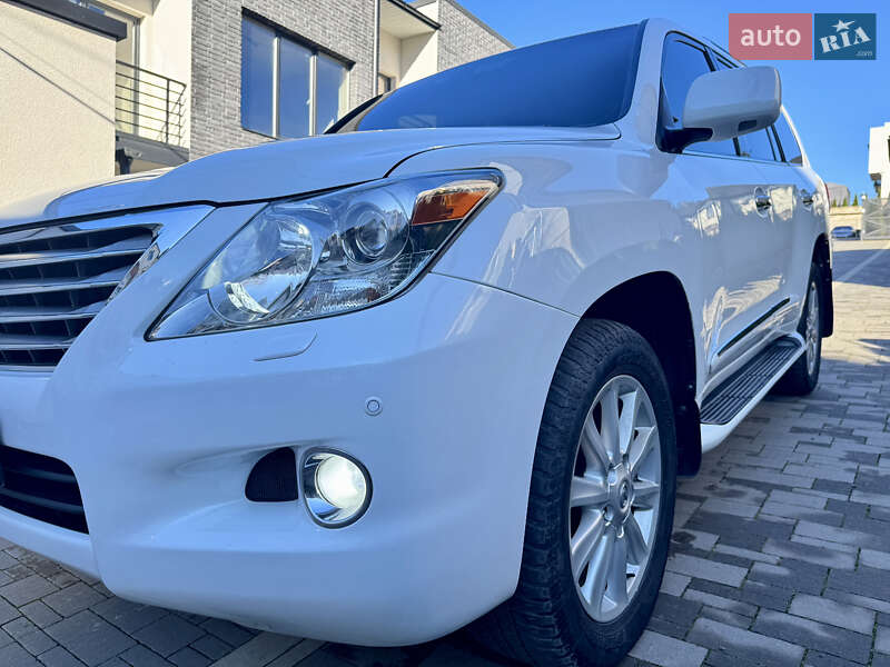 Позашляховик / Кросовер Lexus LX 2008 в Чернівцях