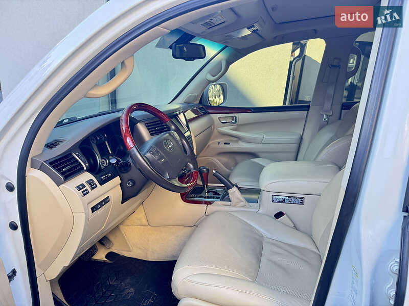 Позашляховик / Кросовер Lexus LX 2008 в Чернівцях