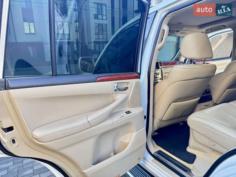 Позашляховик / Кросовер Lexus LX 2008 в Чернівцях