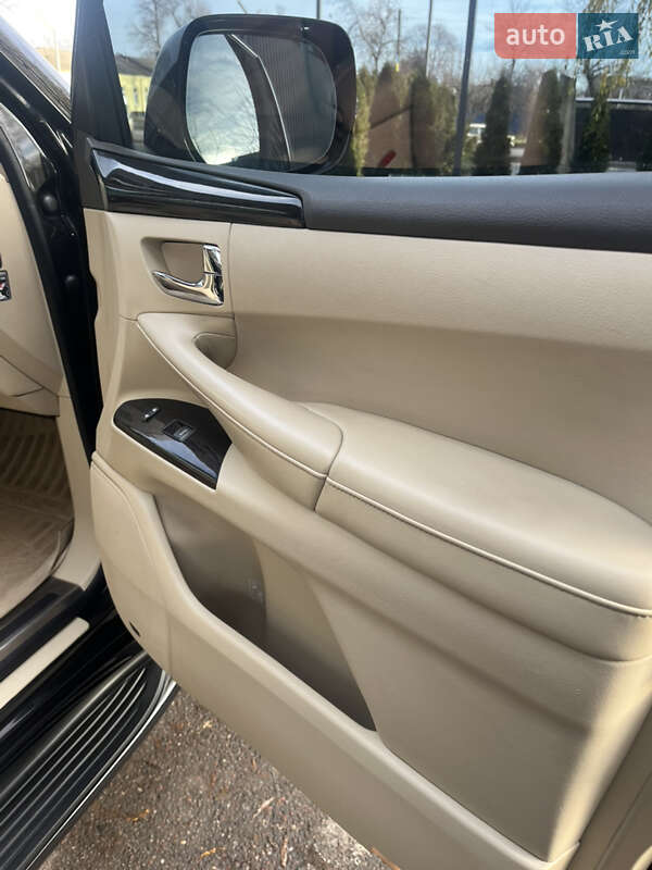 Внедорожник / Кроссовер Lexus LX 2012 в Краснограде