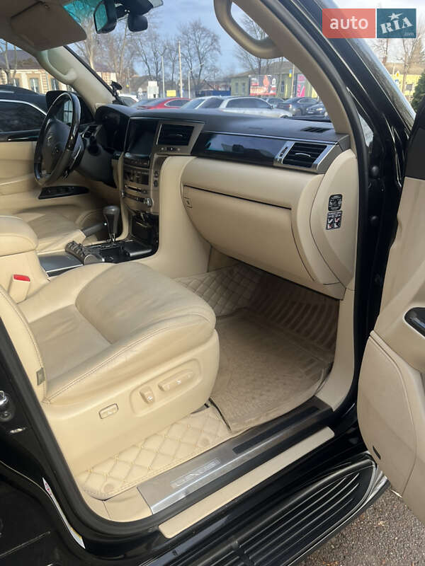 Внедорожник / Кроссовер Lexus LX 2012 в Краснограде