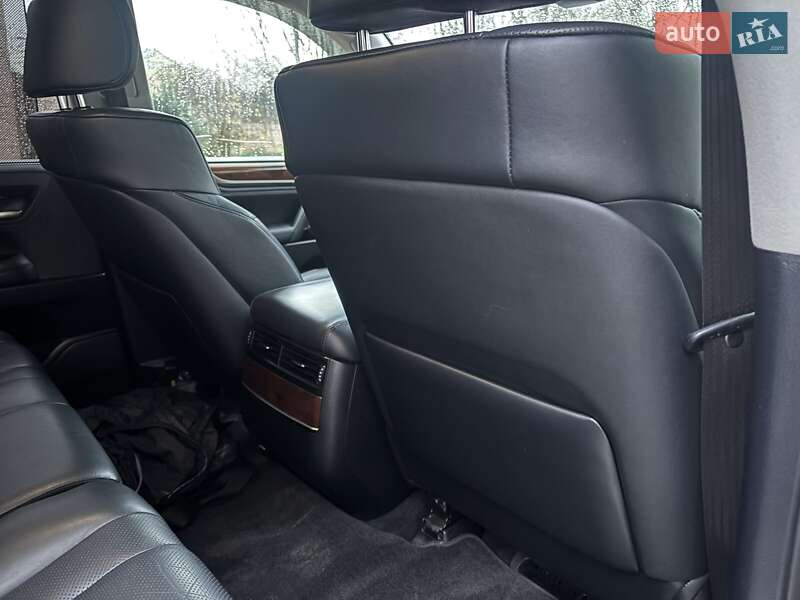 Позашляховик / Кросовер Lexus LX 2016 в Чернівцях