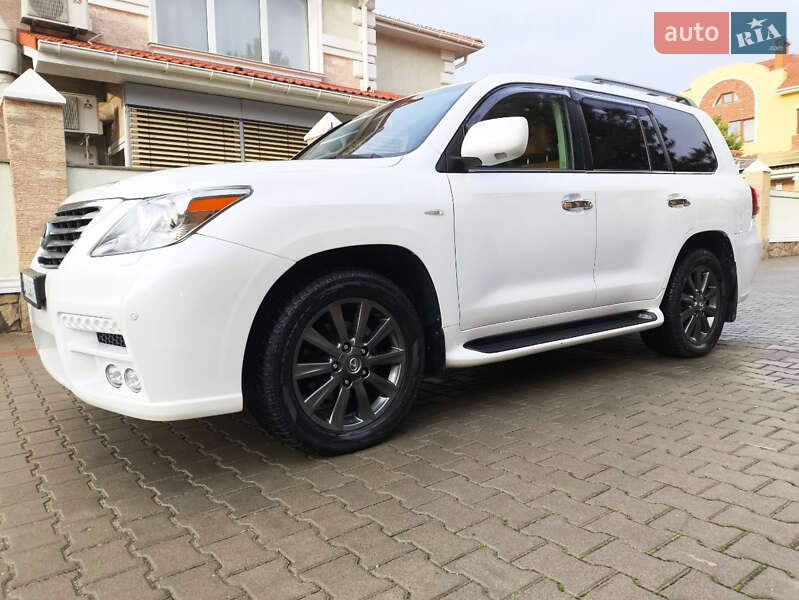 Lexus LX 2010