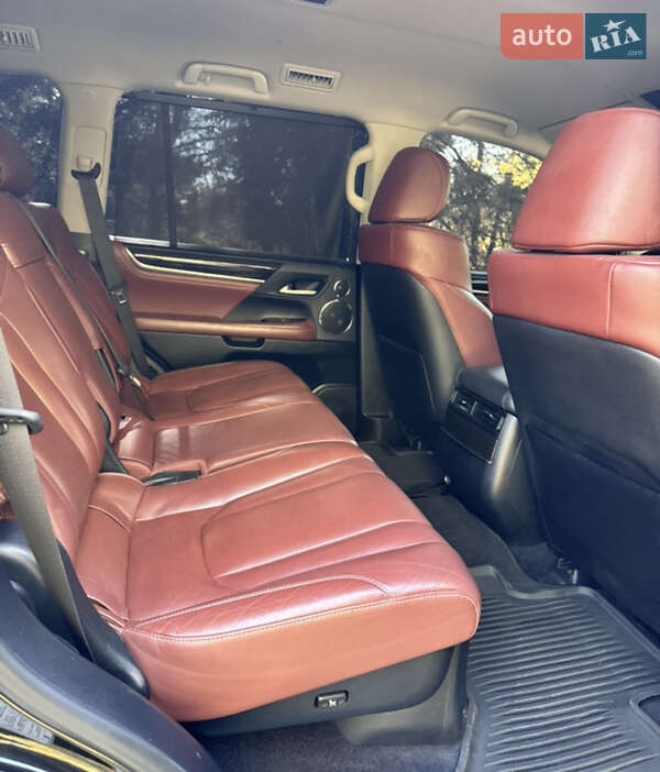 Позашляховик / Кросовер Lexus LX 2016 в Дніпрі