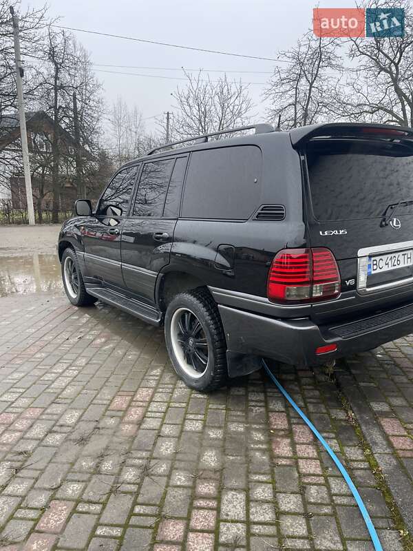 Позашляховик / Кросовер Lexus LX 2004 в Косові