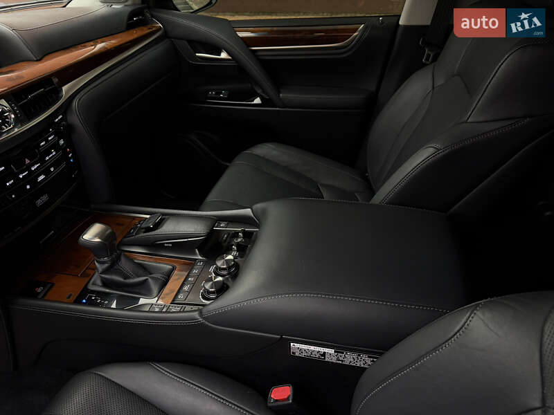 Внедорожник / Кроссовер Lexus LX 2016 в Умани