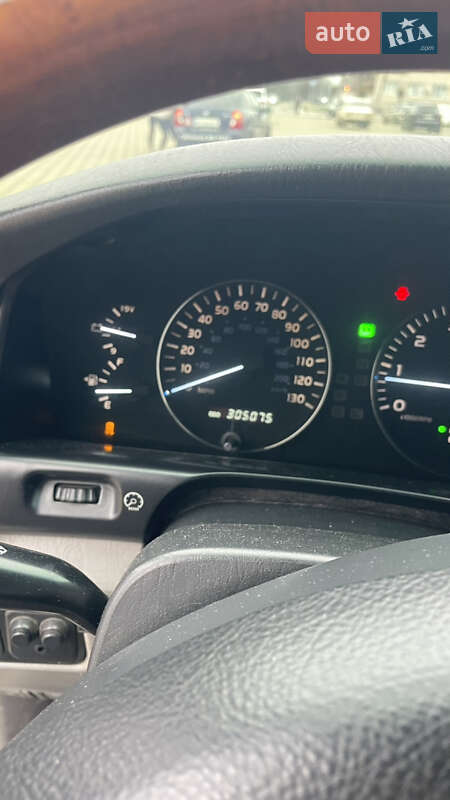 Внедорожник / Кроссовер Lexus LX 2005 в Гайсине