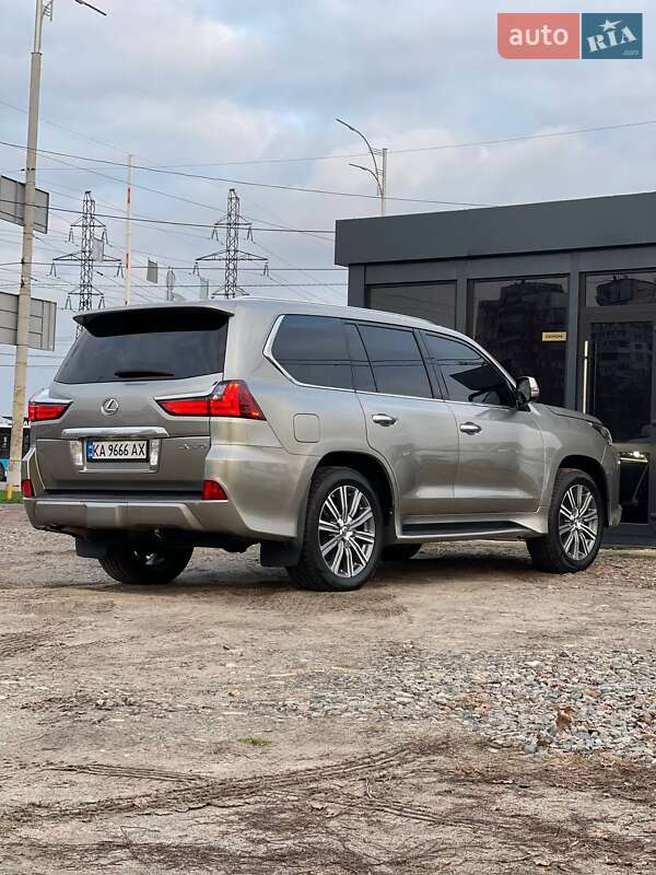 Позашляховик / Кросовер Lexus LX 2016 в Києві
