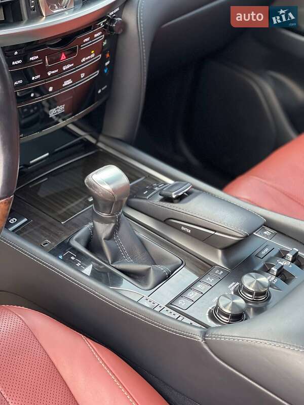 Позашляховик / Кросовер Lexus LX 2016 в Києві