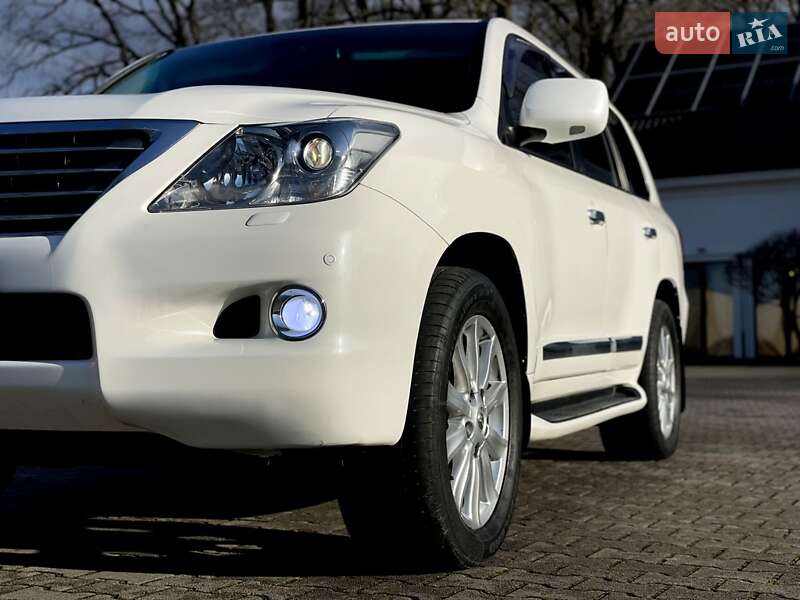 Внедорожник / Кроссовер Lexus LX 2008 в Черновцах