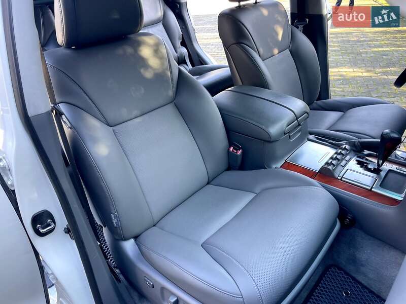 Внедорожник / Кроссовер Lexus LX 2008 в Черновцах