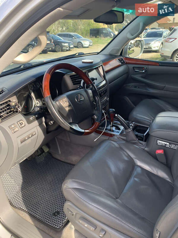 Внедорожник / Кроссовер Lexus LX 2008 в Рахове