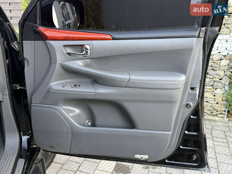 Внедорожник / Кроссовер Lexus LX 2008 в Стрые