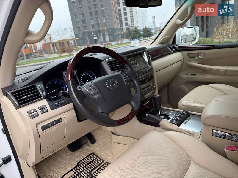 Внедорожник / Кроссовер Lexus LX 2008 в Киеве