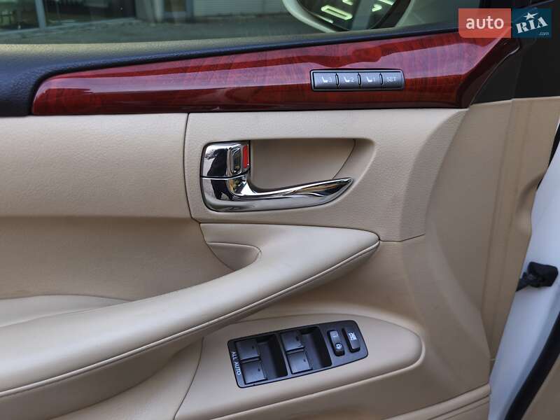 Позашляховик / Кросовер Lexus LX 2010 в Дніпрі