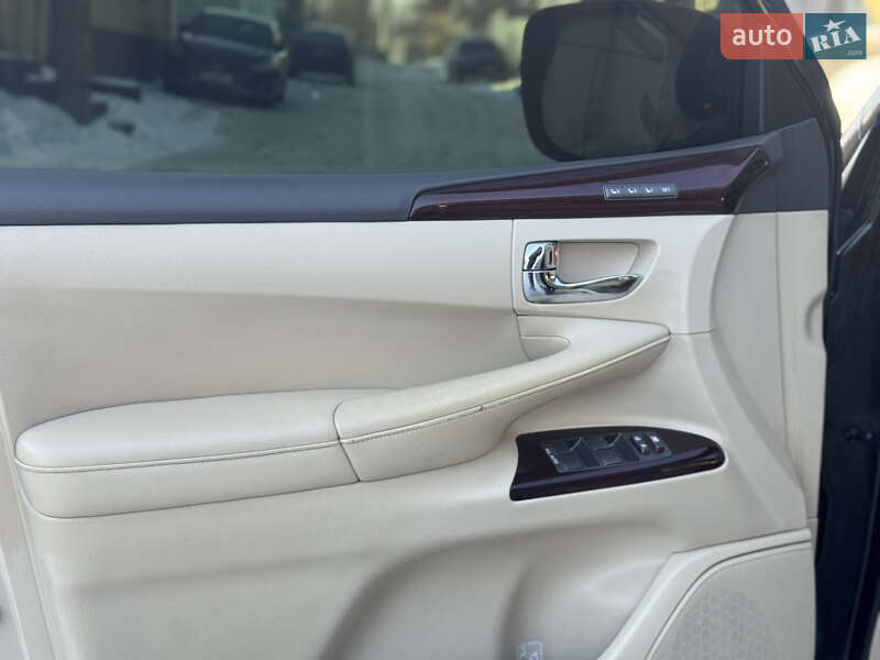 Внедорожник / Кроссовер Lexus LX 2013 в Киеве