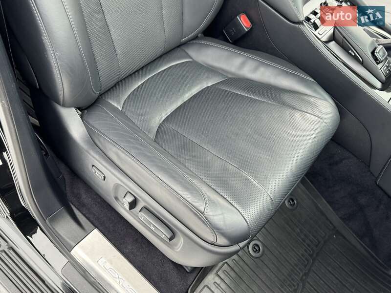 Внедорожник / Кроссовер Lexus LX 2017 в Киеве