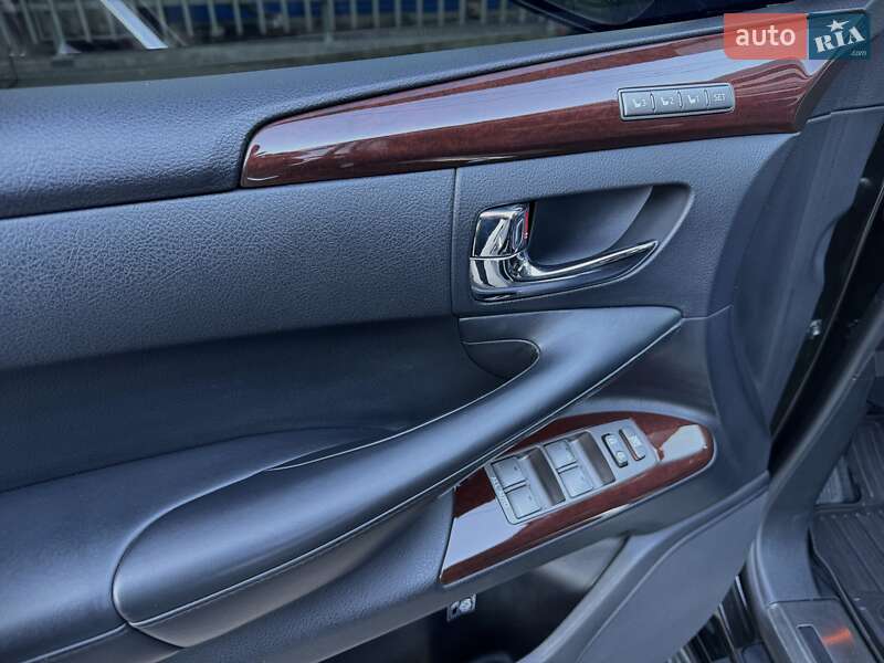 Внедорожник / Кроссовер Lexus LX 2013 в Кривом Роге