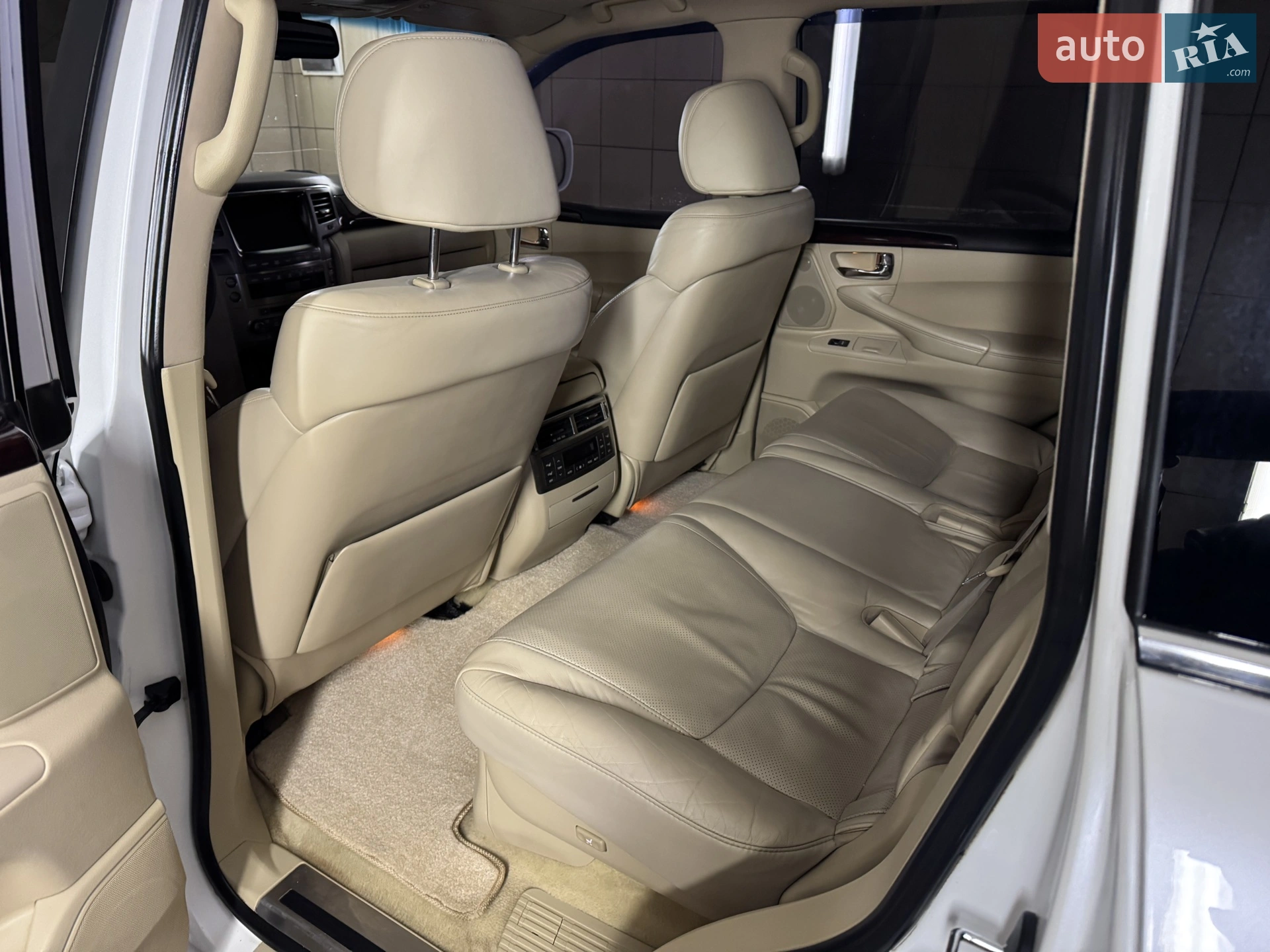 2011 Lexus LX - мініатюра 27