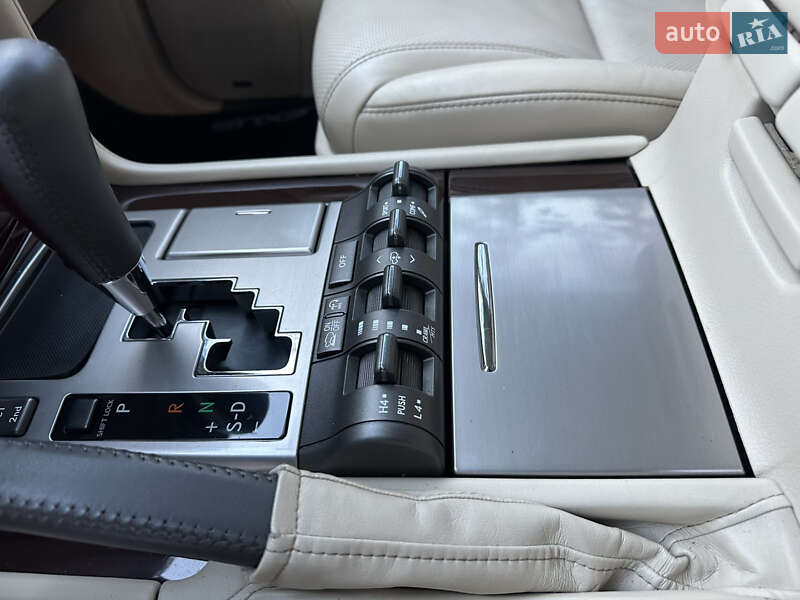 Внедорожник / Кроссовер Lexus LX 2013 в Киеве