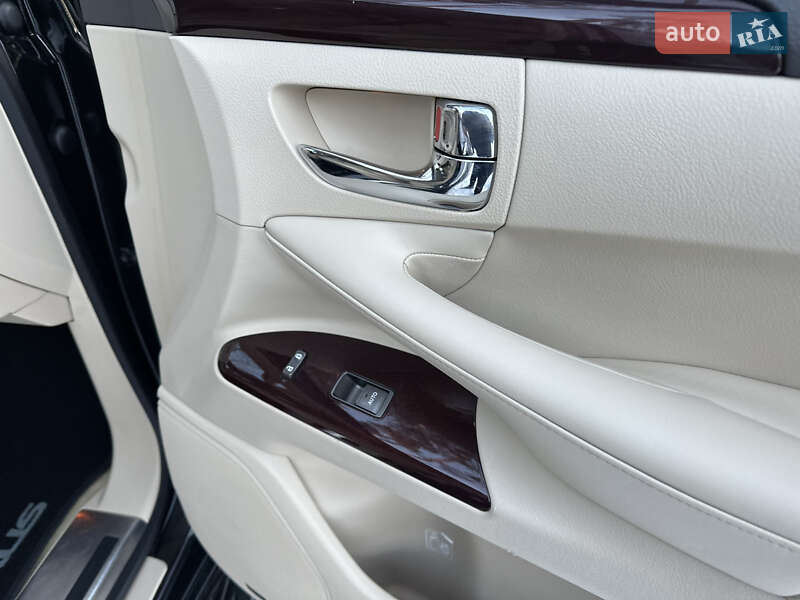 Внедорожник / Кроссовер Lexus LX 2013 в Киеве