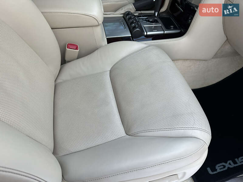 Внедорожник / Кроссовер Lexus LX 2013 в Киеве