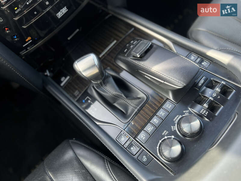Позашляховик / Кросовер Lexus LX 2019 в Ужгороді