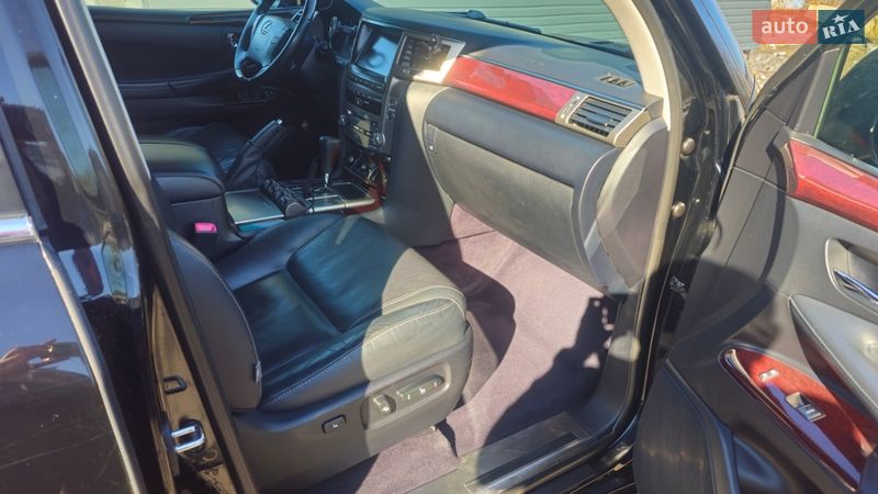 Внедорожник / Кроссовер Lexus LX 2014 в Чернигове