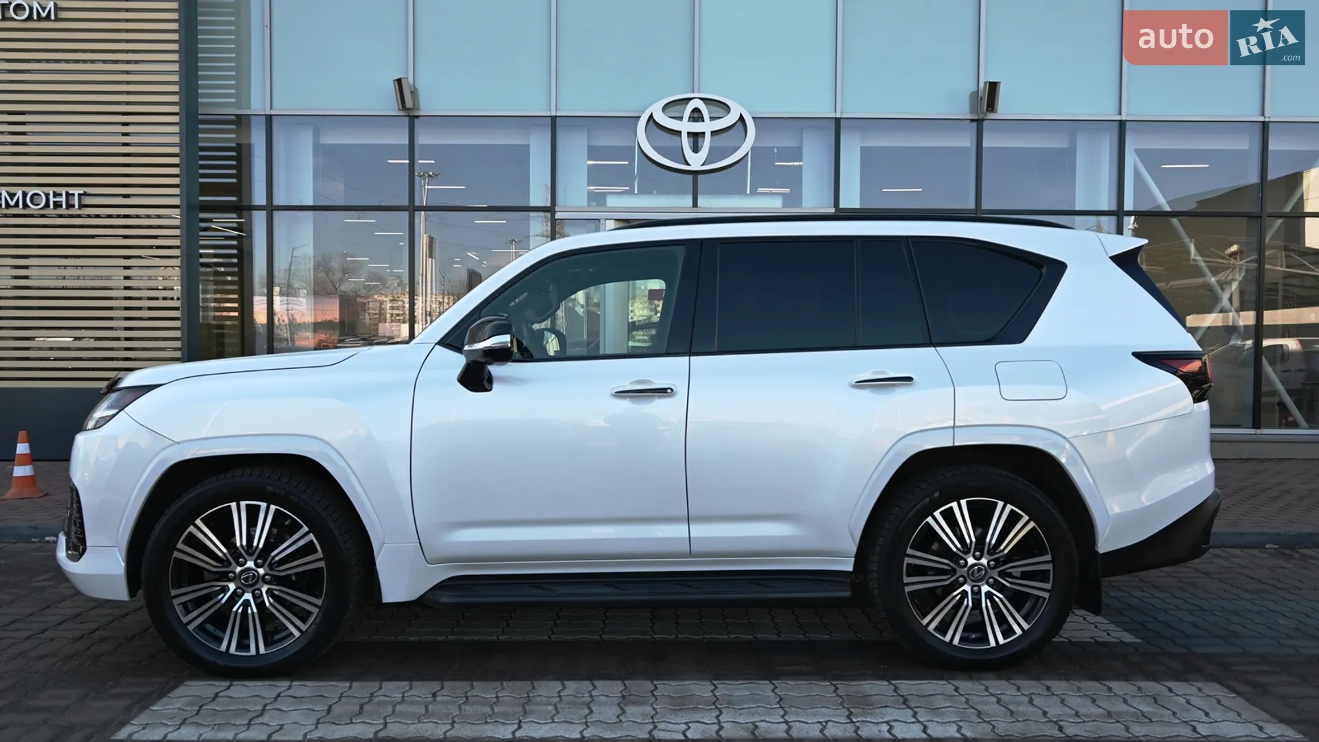 2022 Lexus LX - мініатюра 3