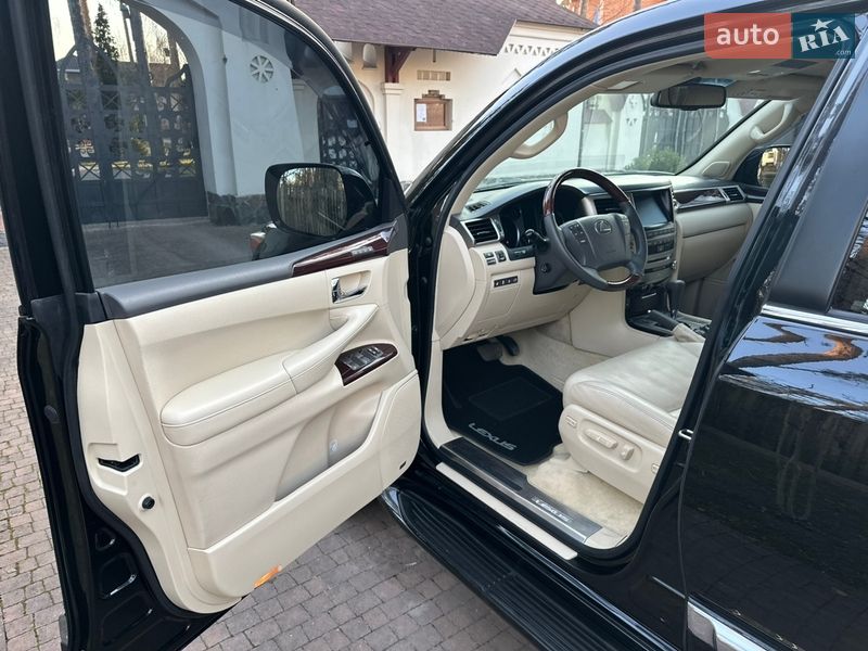 Внедорожник / Кроссовер Lexus LX 2013 в Киеве