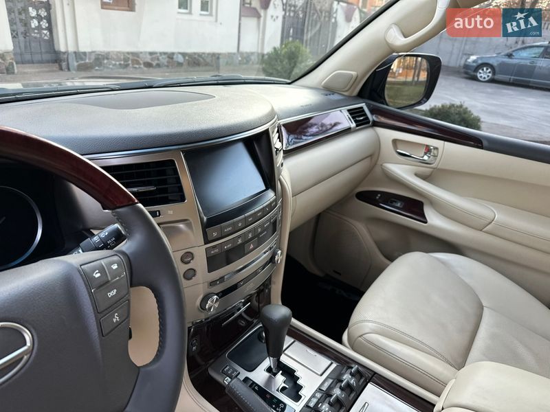 Внедорожник / Кроссовер Lexus LX 2013 в Киеве