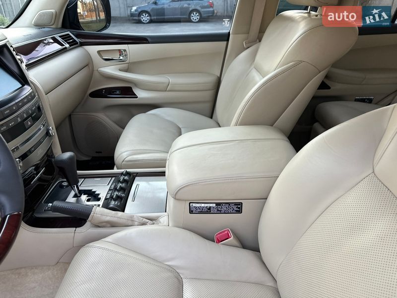 Внедорожник / Кроссовер Lexus LX 2013 в Киеве