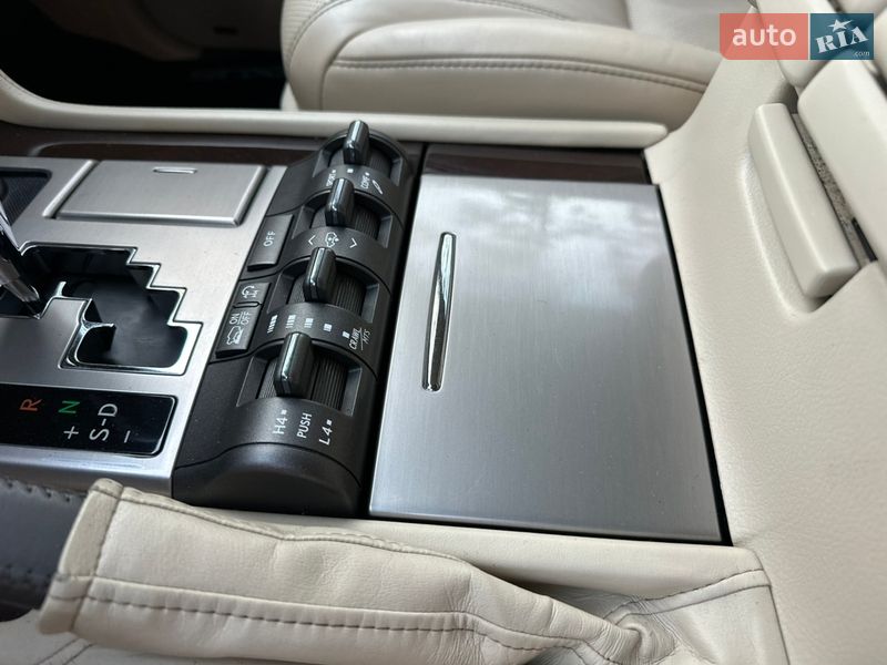 Внедорожник / Кроссовер Lexus LX 2013 в Киеве