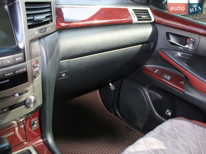 Внедорожник / Кроссовер Lexus LX 2014 в Луцке