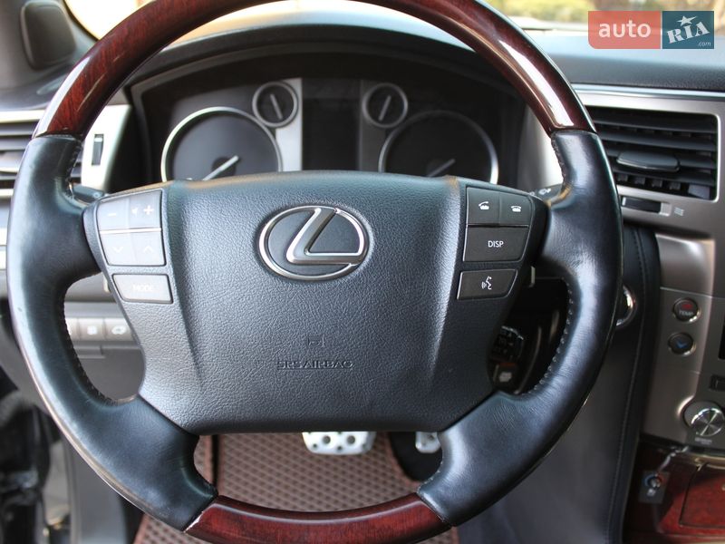 Внедорожник / Кроссовер Lexus LX 2014 в Луцке