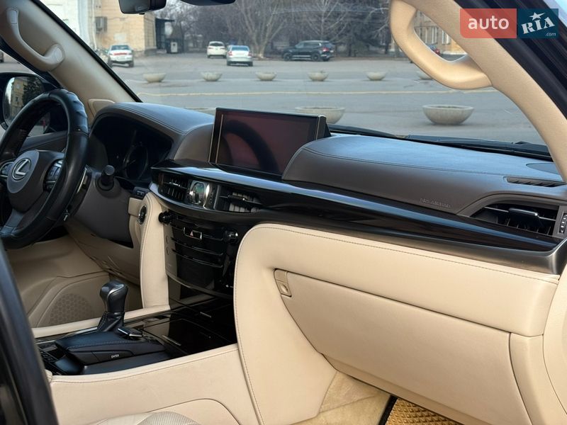 Внедорожник / Кроссовер Lexus LX 2016 в Желтых Водах