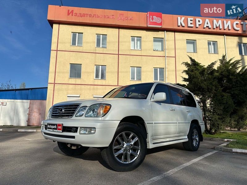 Lexus LX 2005