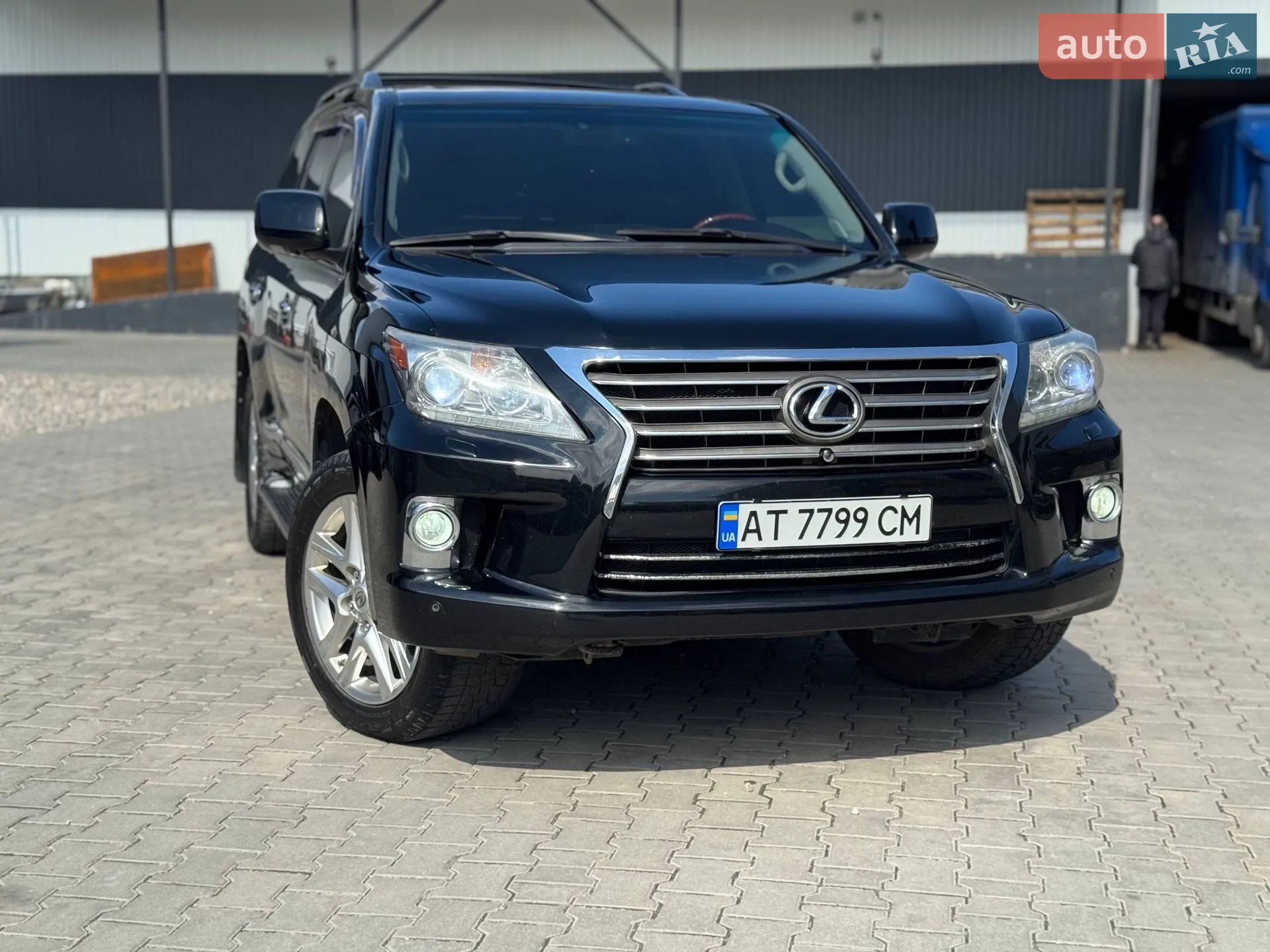 2011 Lexus LX - мініатюра 2