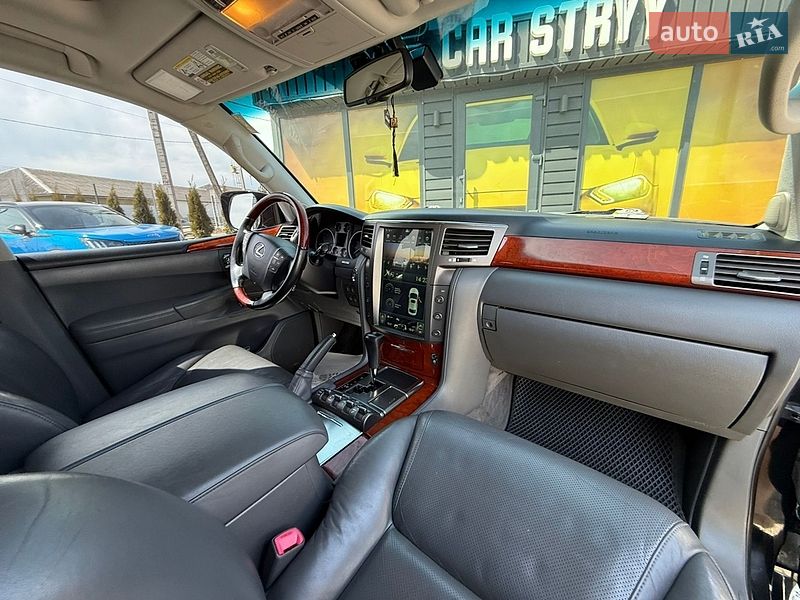 Внедорожник / Кроссовер Lexus LX 2008 в Стрые