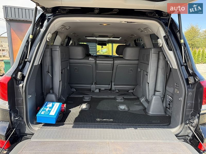 Внедорожник / Кроссовер Lexus LX 2008 в Стрые