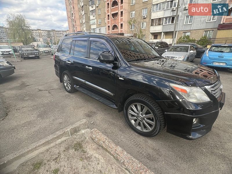 Внедорожник / Кроссовер Lexus LX 2011 в Киеве
