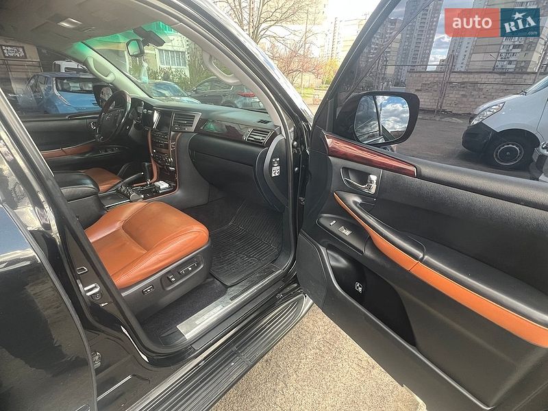 Внедорожник / Кроссовер Lexus LX 2011 в Киеве