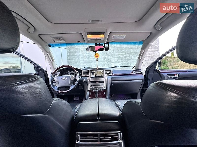 Внедорожник / Кроссовер Lexus LX 2011 в Черновцах