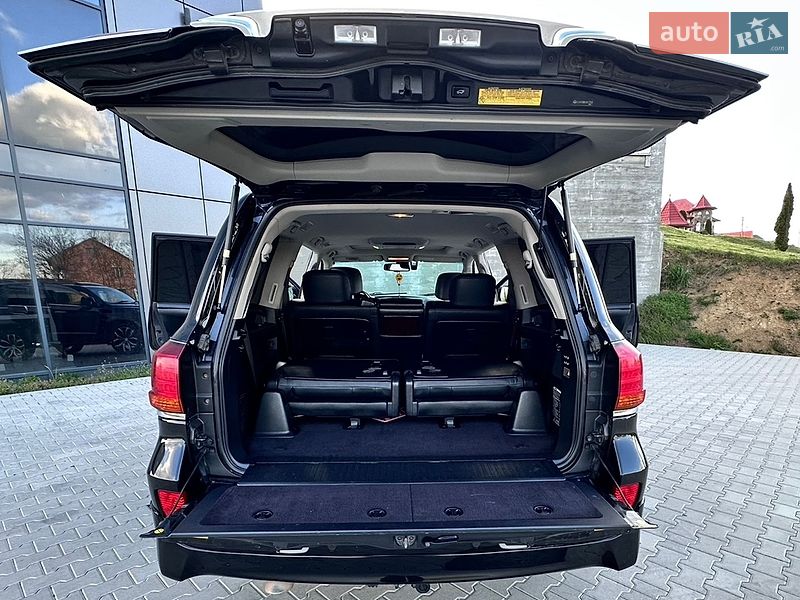 Внедорожник / Кроссовер Lexus LX 2011 в Черновцах