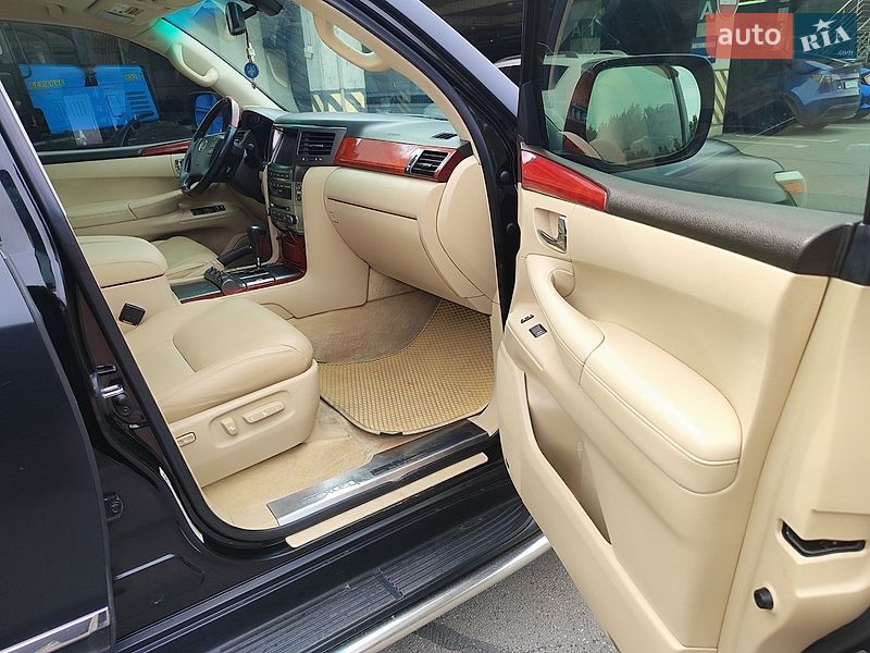 Позашляховик / Кросовер Lexus LX 2008 в Києві