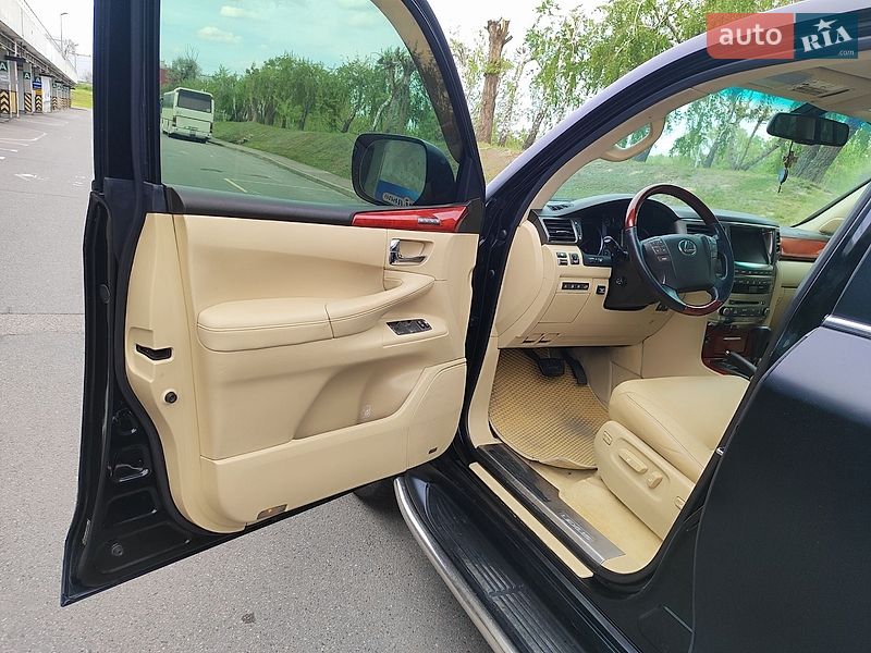 Позашляховик / Кросовер Lexus LX 2008 в Києві